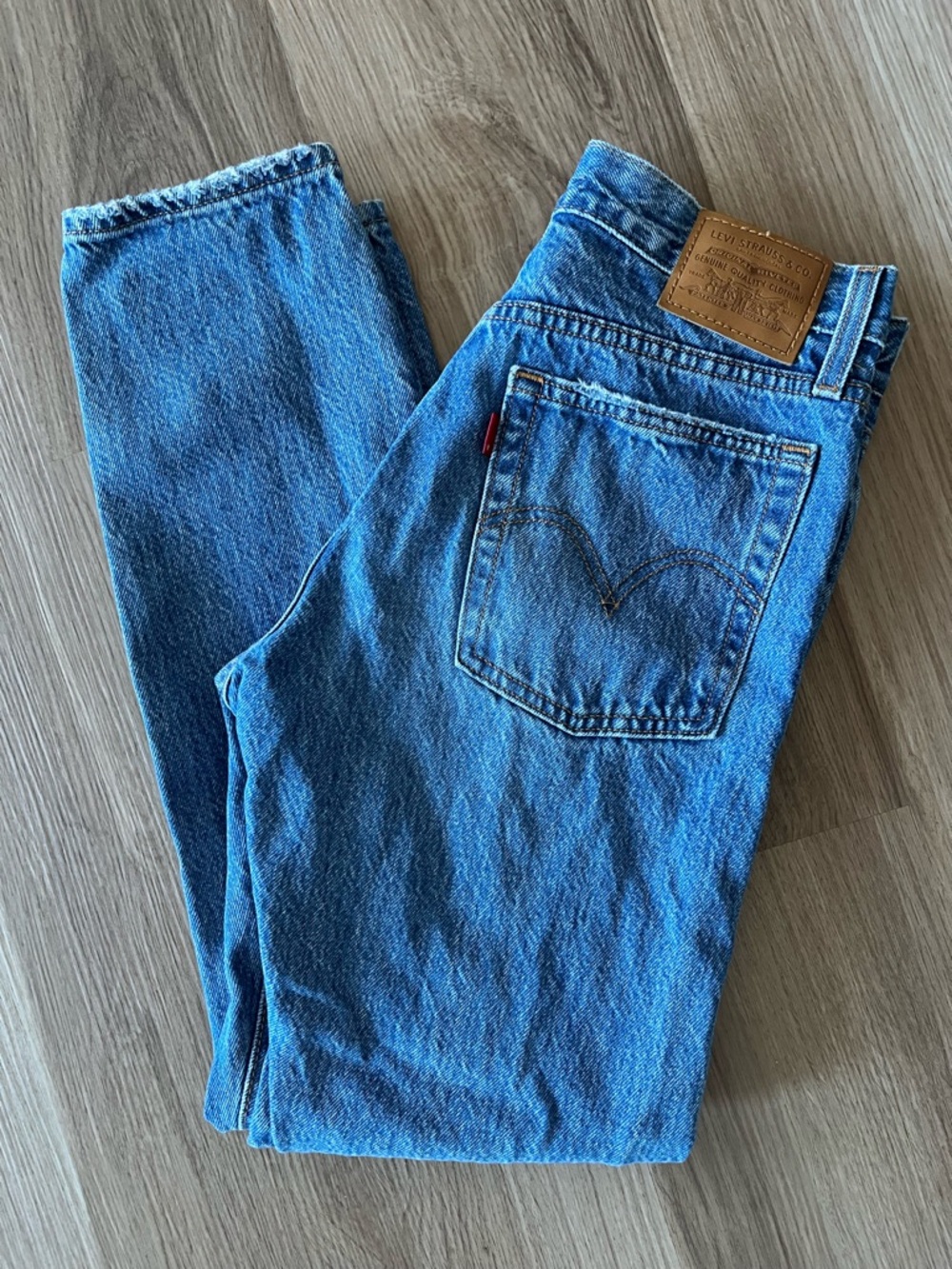 Levi’s Wedgie Straight Jeans 26 High Rise Button Fly Distressed Light Wash Denim